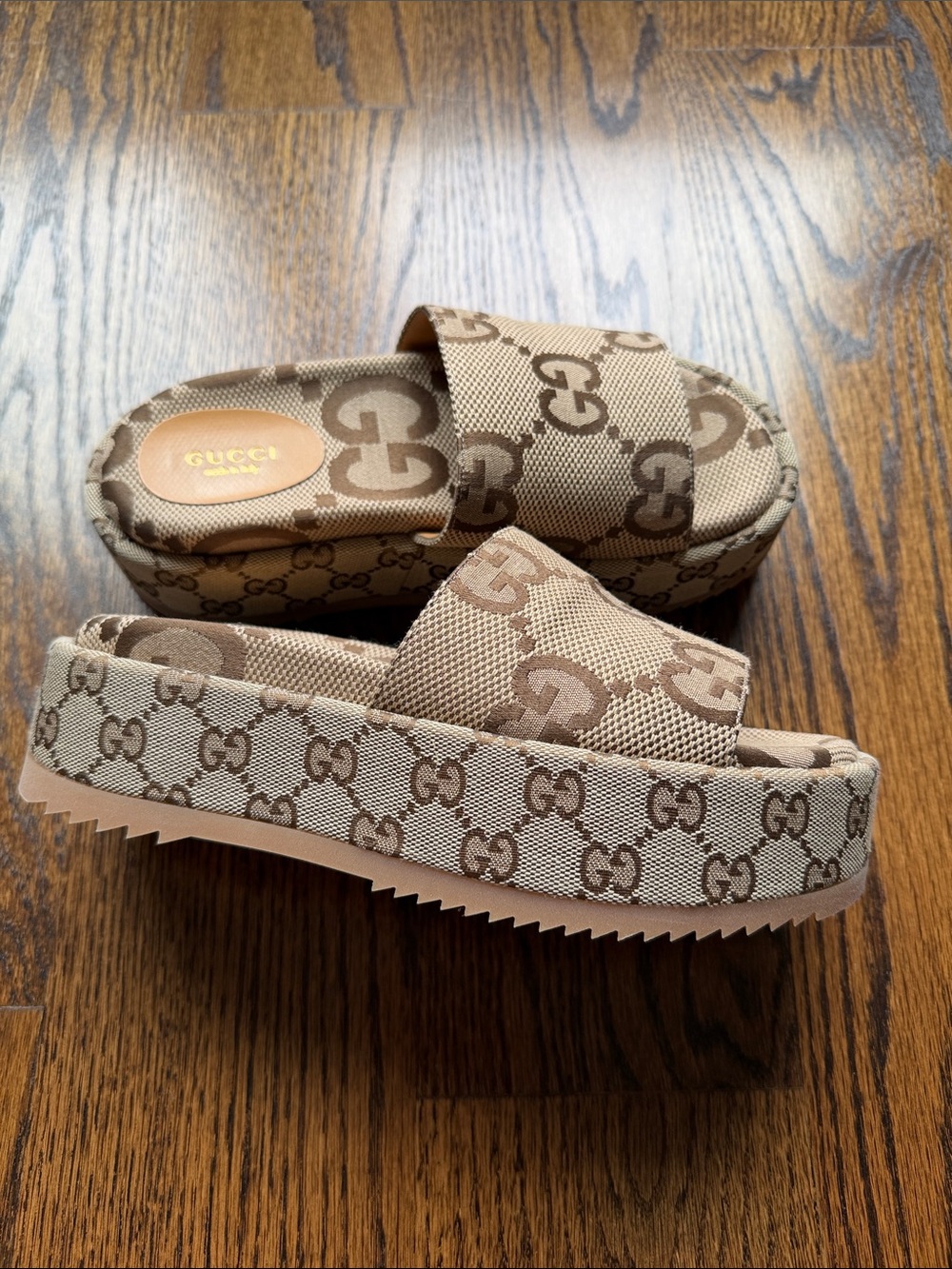 Gucci Tan Beige GG Canvas Slide Mules - Picture 2 of 4